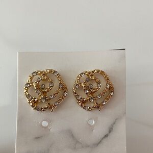 🆕Elegant Gold Flower Stud Earrings with stones
